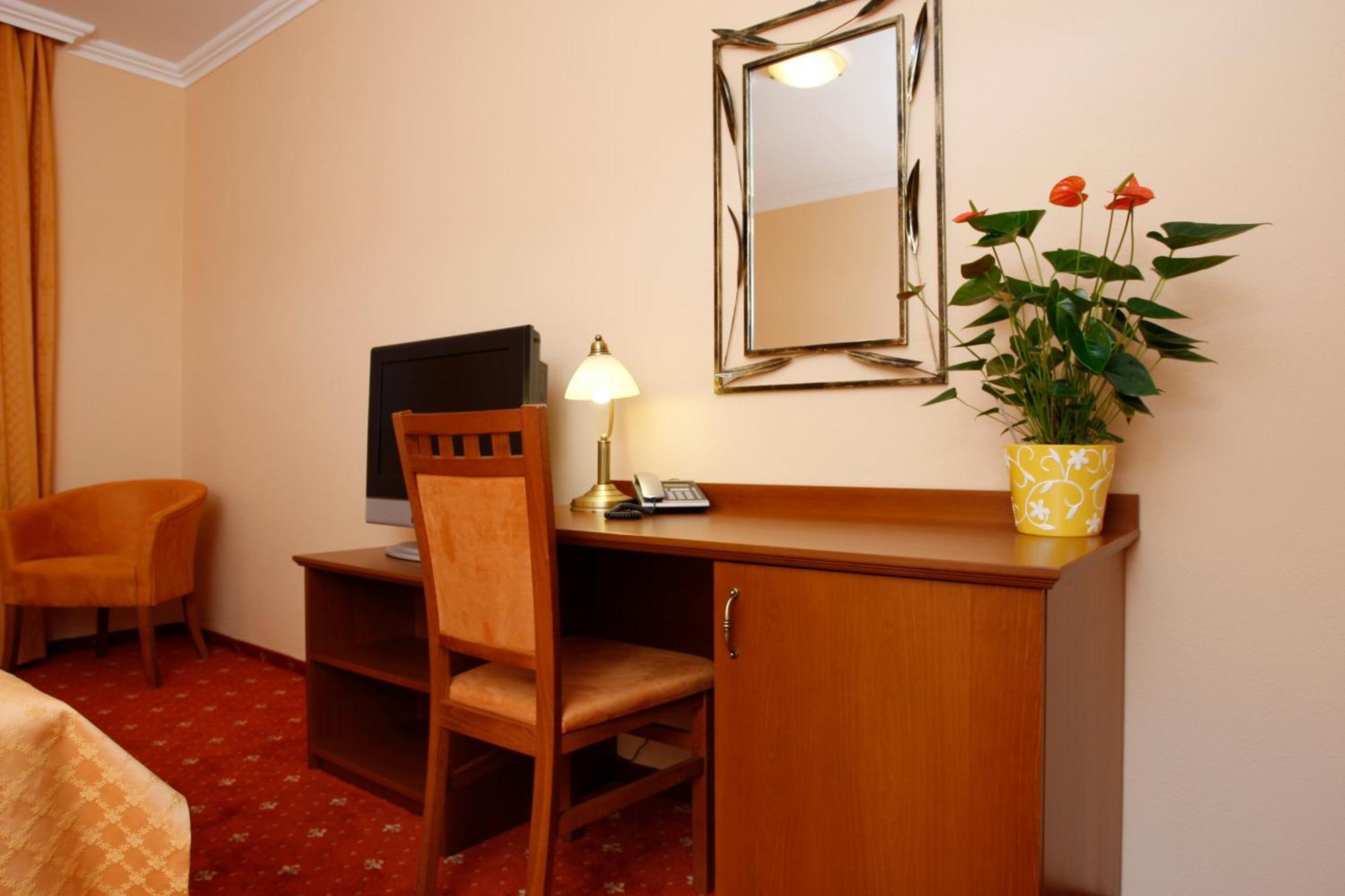 Hotel Majolika โมดรา ภายนอก รูปภาพ
