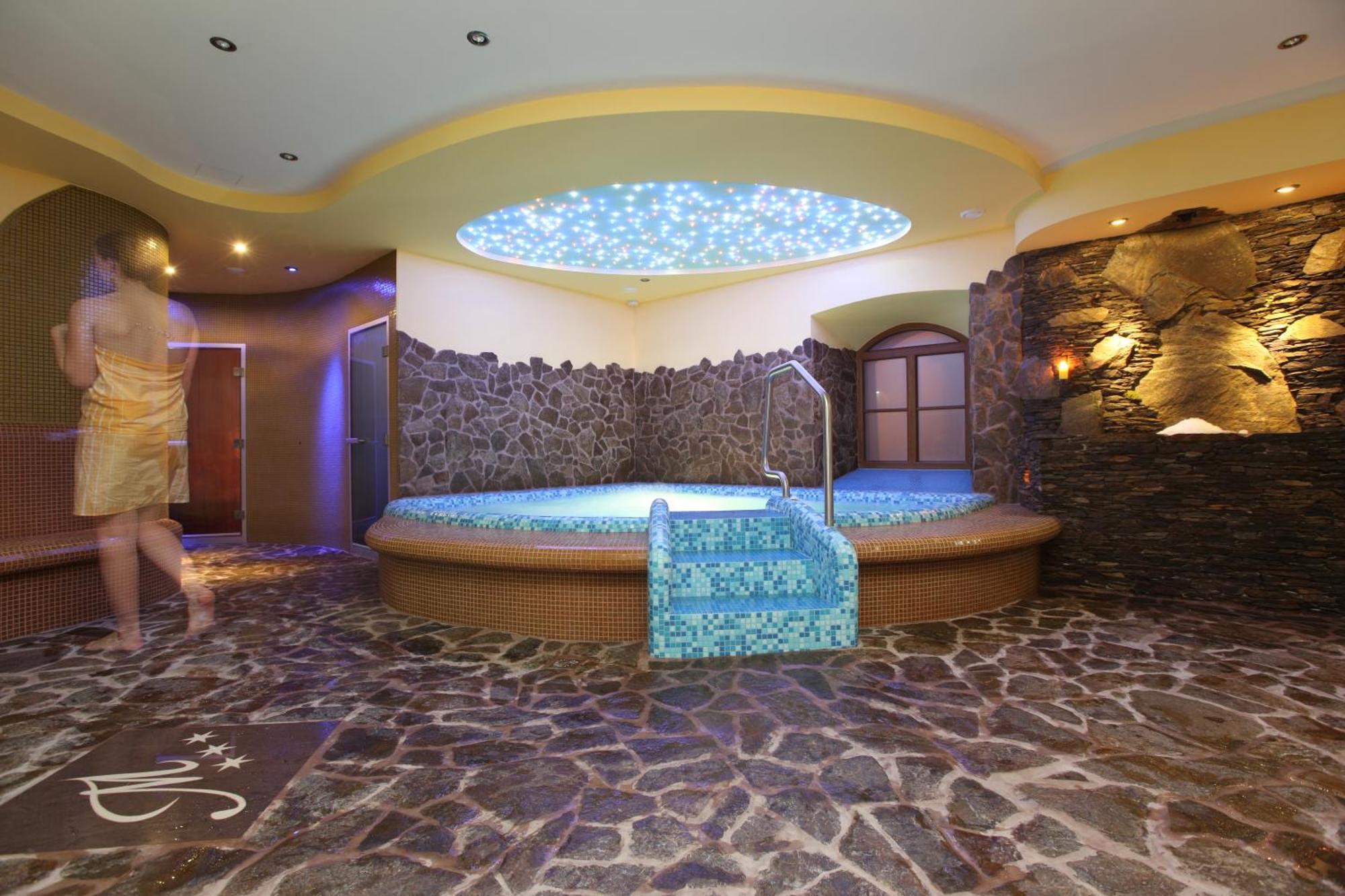 Hotel Majolika โมดรา ภายนอก รูปภาพ