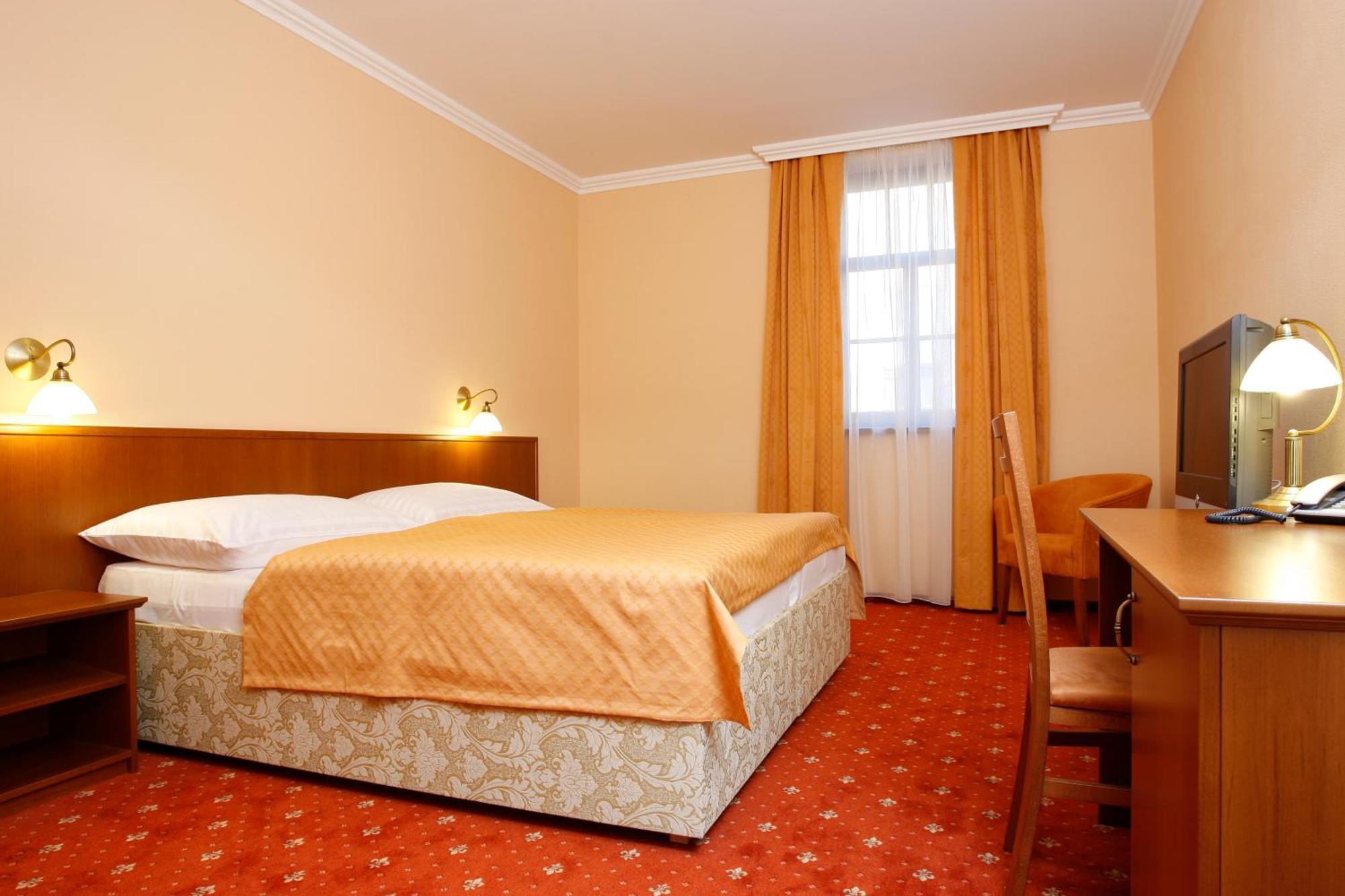 Hotel Majolika โมดรา ภายนอก รูปภาพ