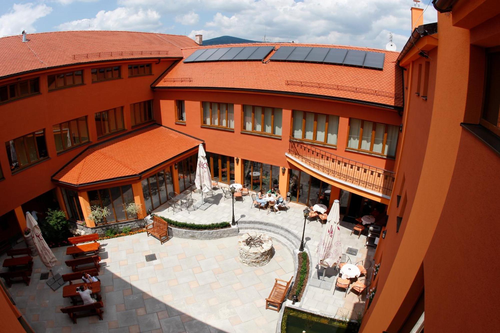 Hotel Majolika โมดรา ภายนอก รูปภาพ