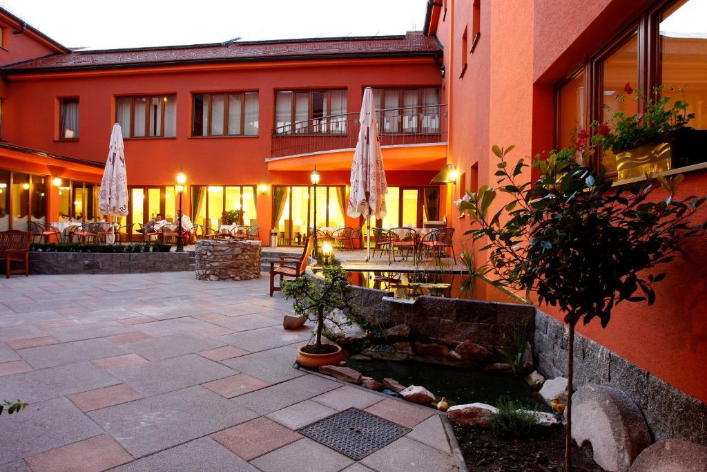 Hotel Majolika โมดรา ภายนอก รูปภาพ
