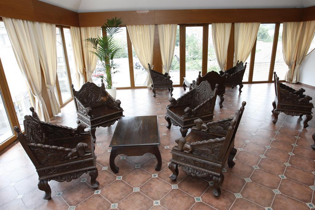 Hotel Majolika โมดรา ภายนอก รูปภาพ
