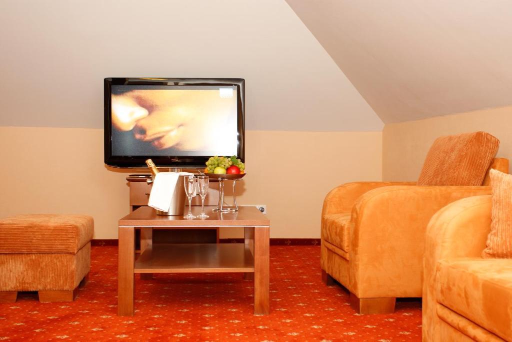 Hotel Majolika โมดรา ภายนอก รูปภาพ