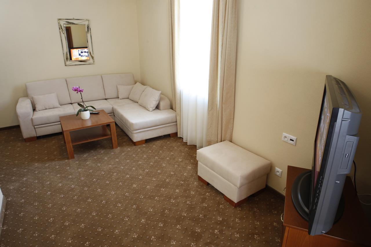 Hotel Majolika โมดรา ภายนอก รูปภาพ