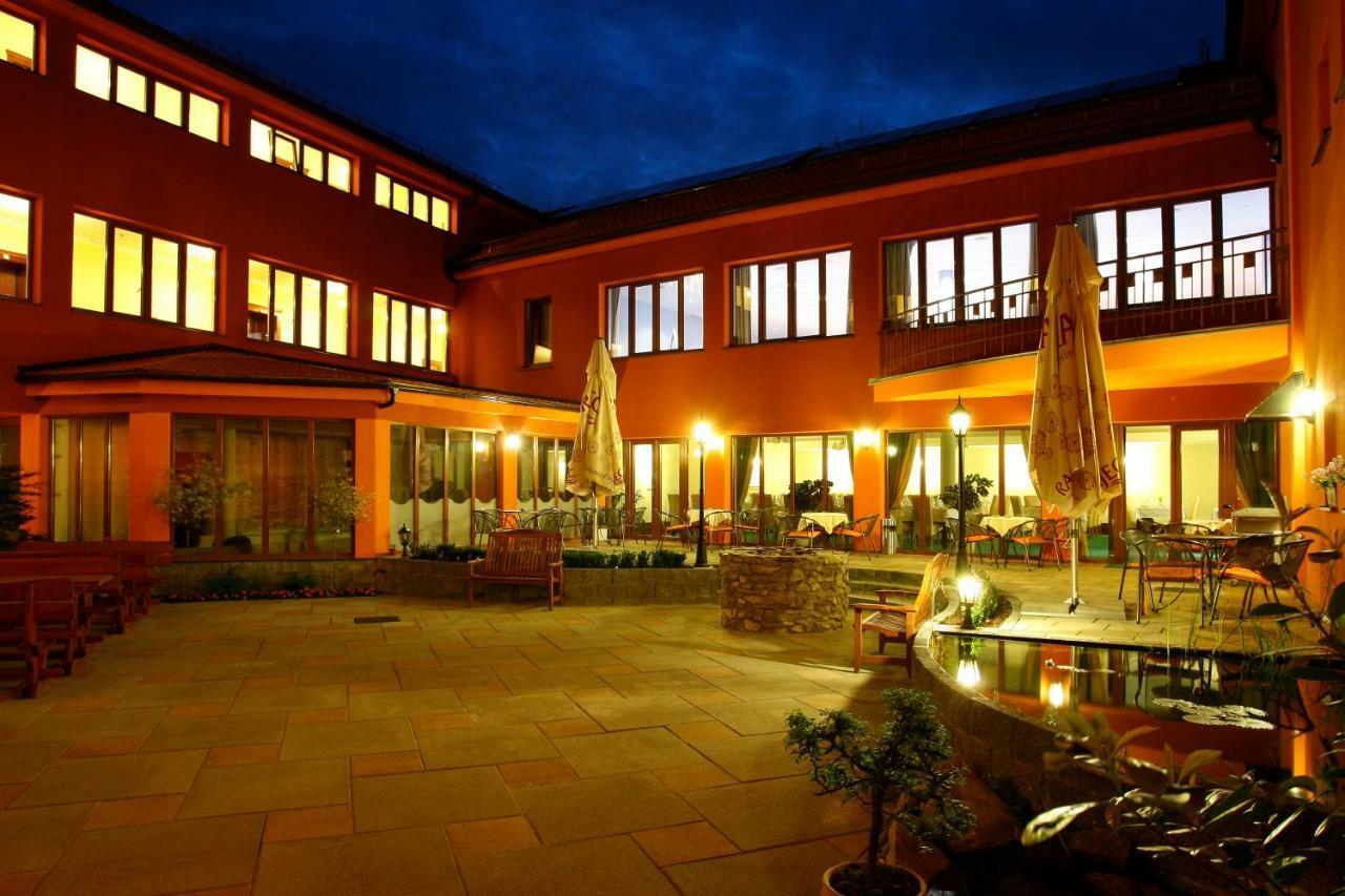 Hotel Majolika โมดรา ภายนอก รูปภาพ