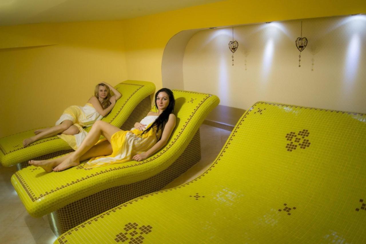 Hotel Majolika โมดรา ภายนอก รูปภาพ