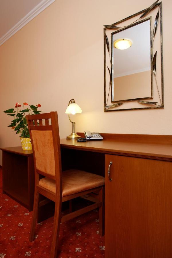 Hotel Majolika โมดรา ภายนอก รูปภาพ
